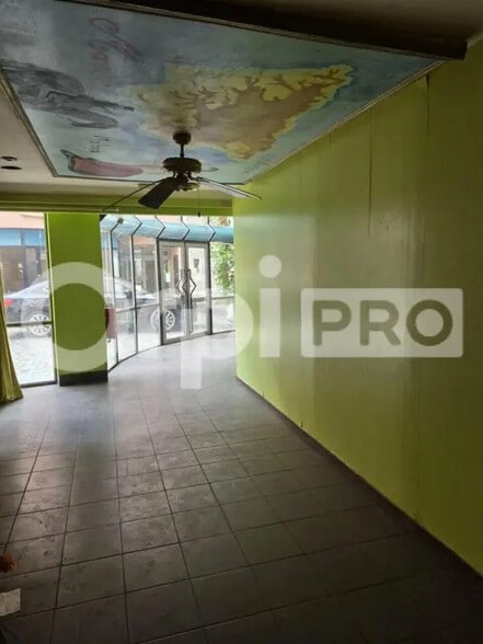 Retail in Épernay for sale - Interior Photo - Image 1 of 5