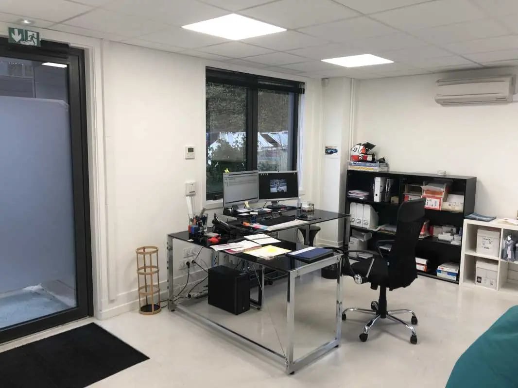 12 Chemin Des Gorges, Dardilly for lease Interior Photo- Image 1 of 9