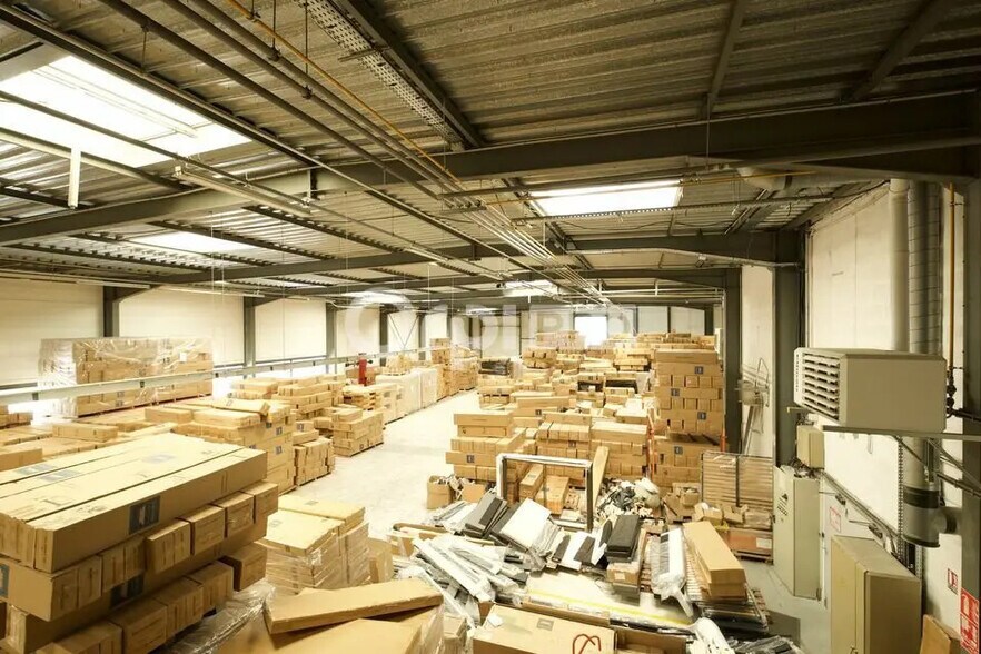 Office in Chaponnay for lease - Building Photo - Image 2 of 16