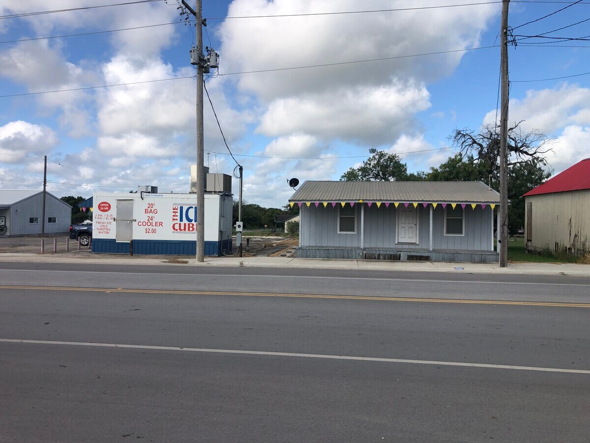 Helena, Runge, TX 78151