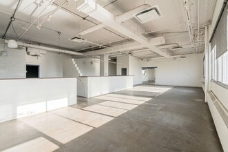 5333-5335 Av Casgrain, Montréal, QC for lease Building Photo- Image 2 of 8