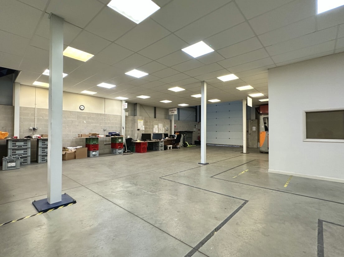 Dencora Way, Luton, BDF LU3 3HP - Unit 7 -  - Interior Photo - Image 1 of 3