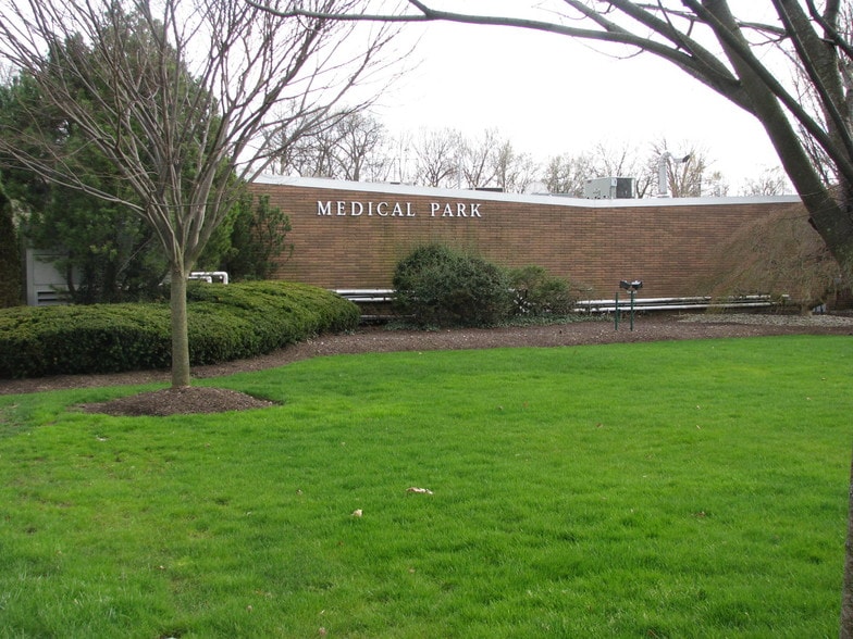 330 Ratzer Rd, Wayne, NJ 07470