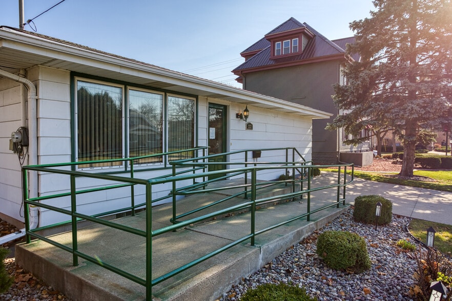 222 S State St, Appleton, WI for sale - Building Photo - Image 3 of 13