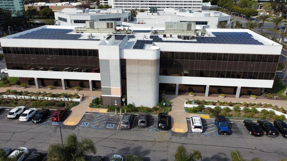201 Continental Blvd, El Segundo, CA for lease - Building Photo - Image 2 of 9