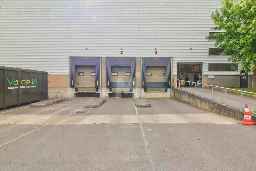 Industrial in Saint-Michel-sur-Orge for lease - Building Photo - Image 3 of 13