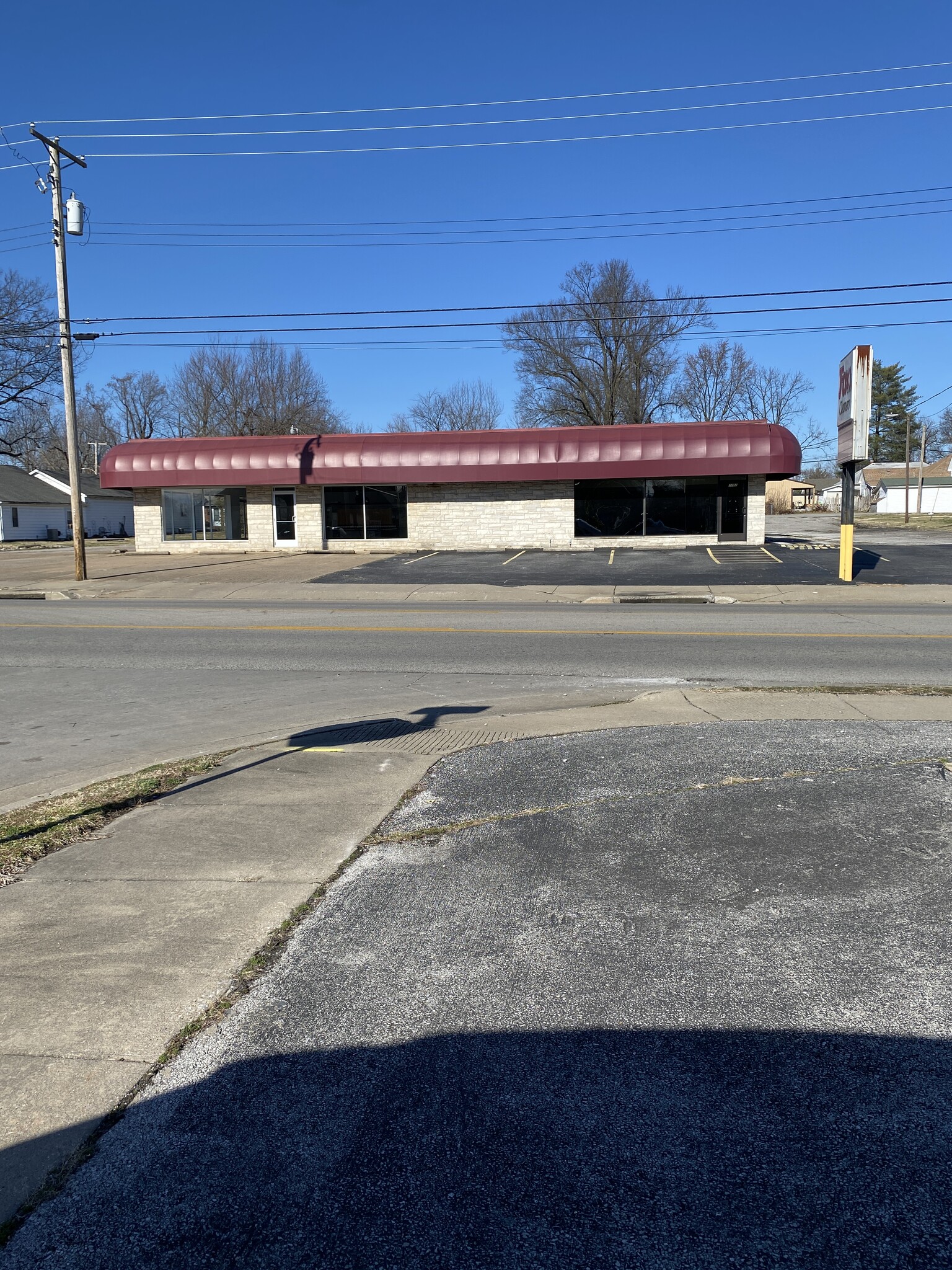 1102 W Main St, Marion, IL for sale Primary Photo- Image 1 of 1