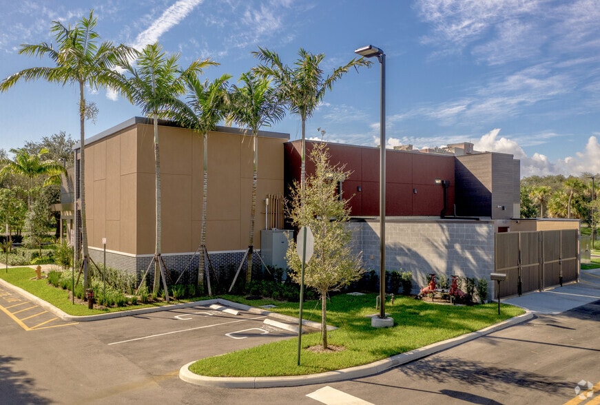 12681-12717 W Sunrise Blvd, Sunrise, FL for lease - Building Photo - Image 3 of 5