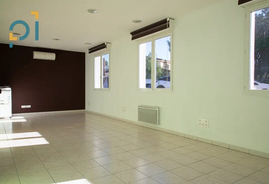 Retail in Lambesc for lease - Building Photo - Image 2 of 5