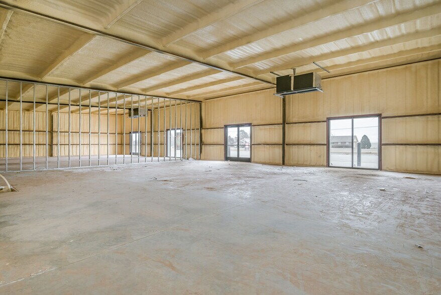 8700 Clinton Glen, Amarillo, TX for sale - Interior Photo - Image 2 of 6