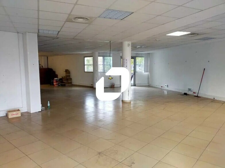 Retail in Bordeaux for lease - Interior Photo - Image 2 of 6