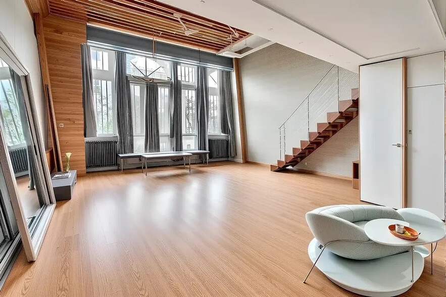 Office in Paris for sale - Interior Photo - Image 1 of 2