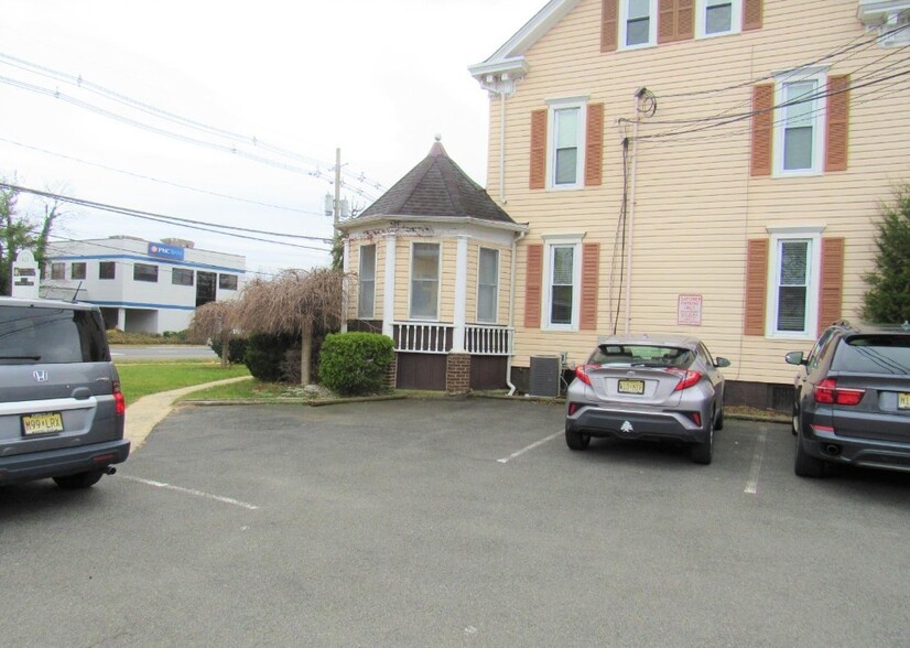 623 Georges Rd, North Brunswick, NJ for lease - Building Photo - Image 3 of 7