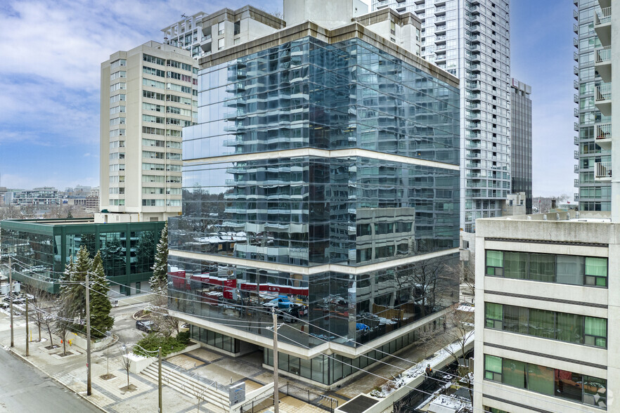 40 Holly St, Toronto, ON for lease - Building Photo - Image 1 of 5