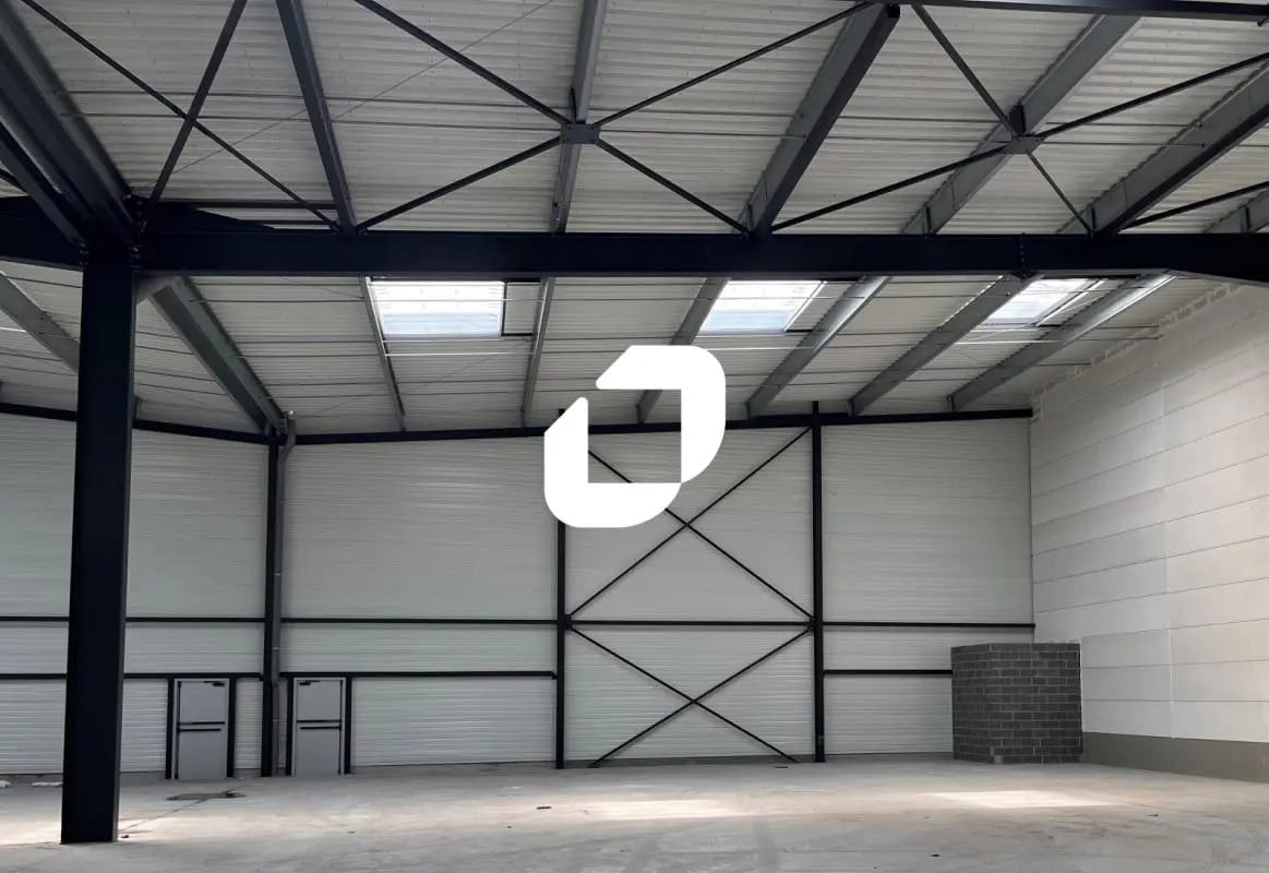 Flex in Neuville-en-Ferrain for lease Building Photo- Image 1 of 3