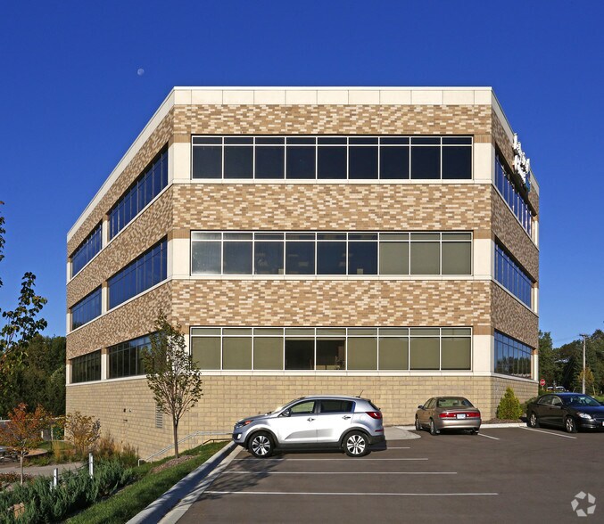 110105 Pioneer Trl, Chaska, MN for lease - Building Photo - Image 2 of 9