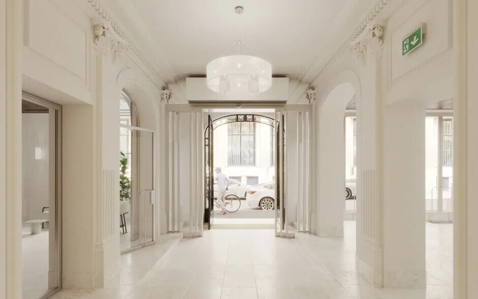 1 Rue Jules Lefebvre, Paris for lease - Lobby - Image 3 of 10