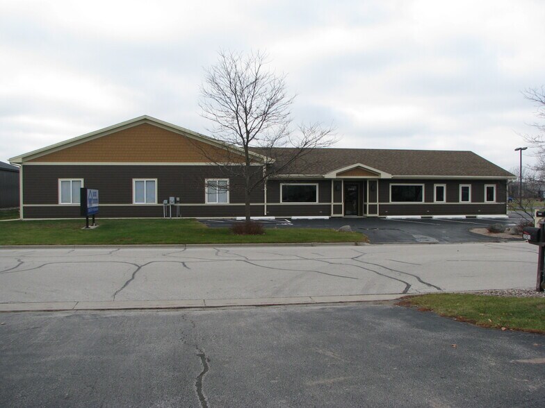 1996 Commercial Way, Bellevue, WI for sale - Building Photo - Image 1 of 1