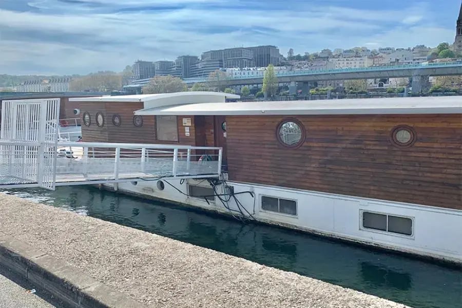 Office in Boulogne-Billancourt for lease Building Photo- Image 1 of 2