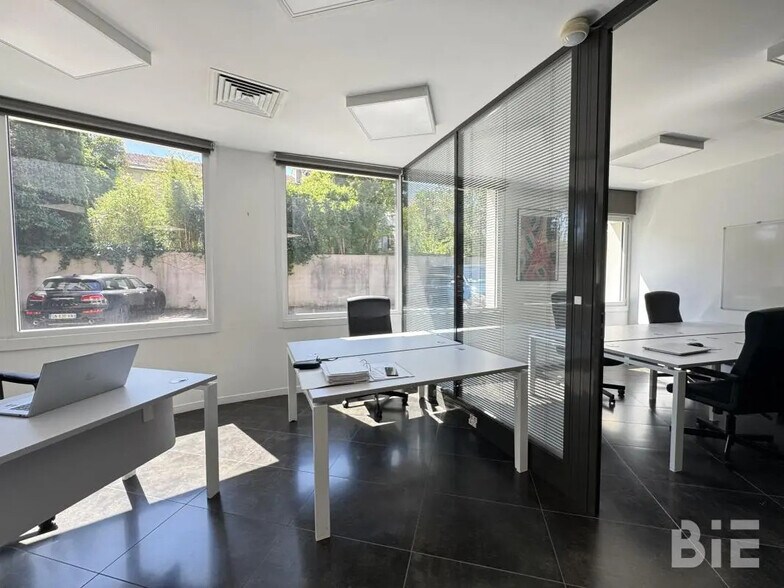 Office in Le Bouscat for sale - Interior Photo - Image 2 of 7