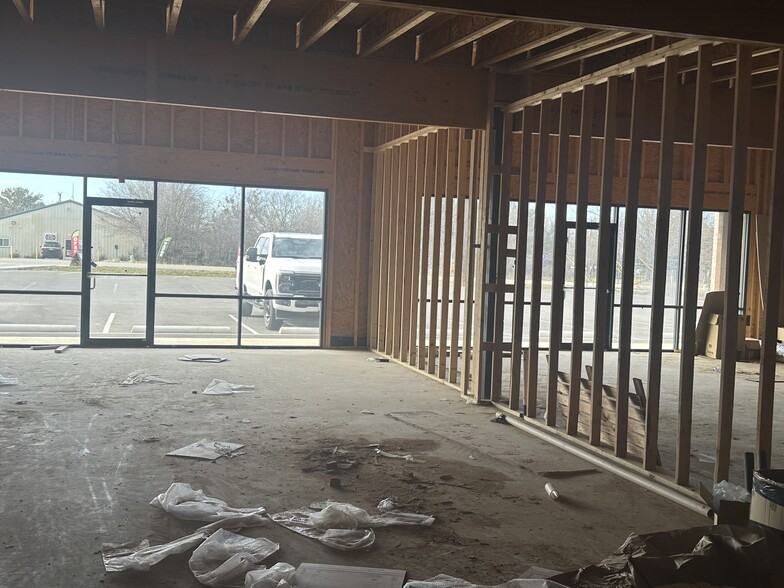 4851 Tin Top Rd, Weatherford, TX for lease - Building Photo - Image 3 of 9