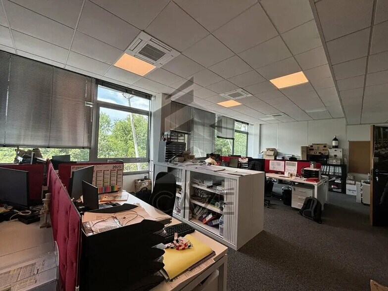 Office in Pessac for lease - Interior Photo - Image 2 of 6