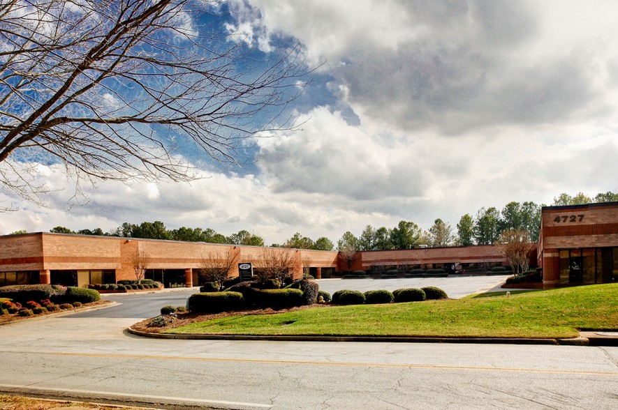 4896 N Royal Atlanta Dr, Tucker, GA for lease - Primary Photo - Image 1 of 4