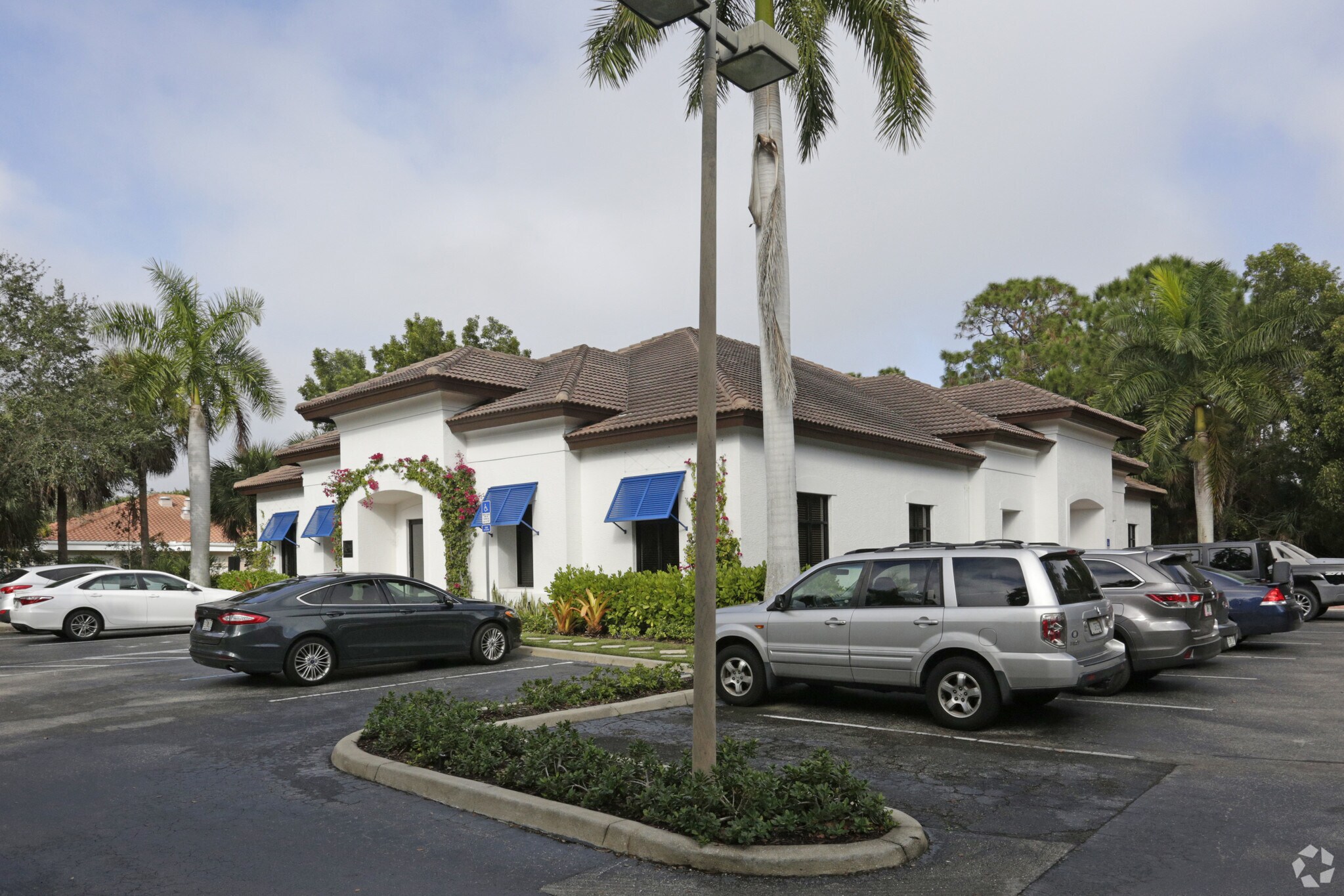 1045 Crosspointe Dr, Naples, FL 34110