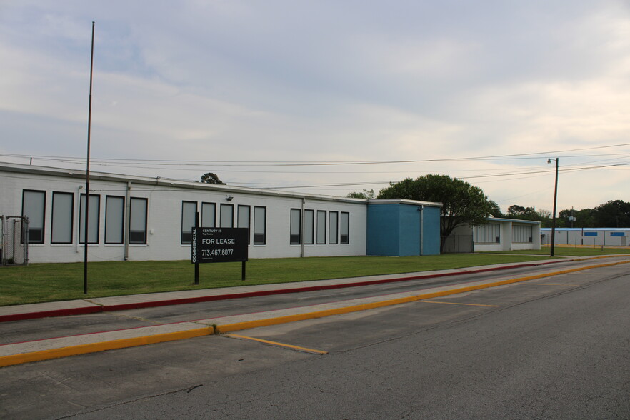 1900 Pope St, Beaumont, TX for lease - Building Photo - Image 3 of 25