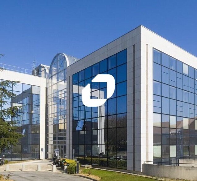 Office in Cergy for lease - Building Photo - Image 1 of 10
