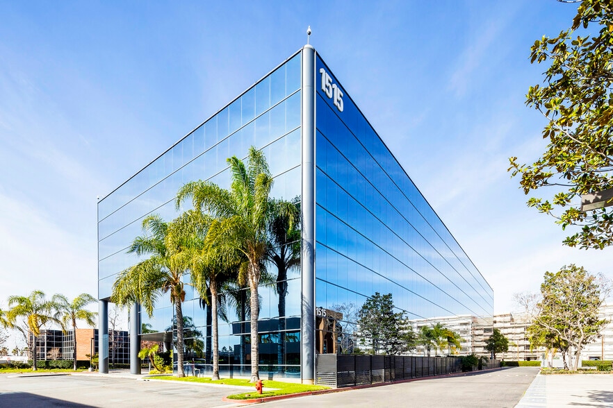 1515 E Orangewood Ave, Anaheim, CA for sale - Building Photo - Image 3 of 25