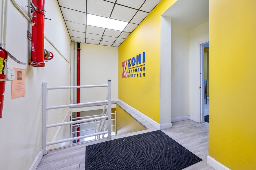 78-14 Roosevelt Ave, Jackson Heights, NY for sale - Building Photo - Image 2 of 11