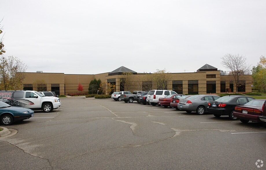 6105 Yellow Circle Extension, Minnetonka, MN for sale - Primary Photo - Image 1 of 1