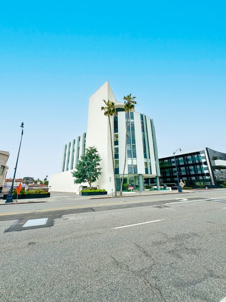 8730 Wilshire Blvd, Beverly Hills, CA for lease - Building Photo - Image 3 of 7