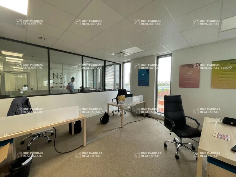 Office in Fleury-les-Aubrais for lease - Interior Photo - Image 2 of 9