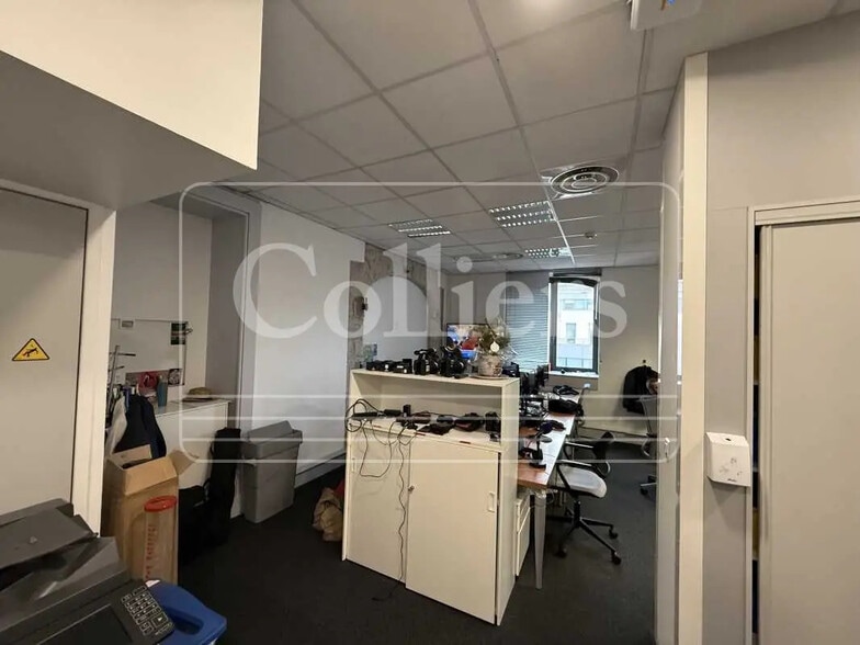 Office in Marseille for lease - Interior Photo - Image 2 of 2