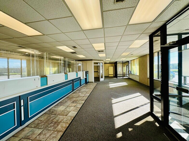 2165 York Rd, Timonium, MD for lease - Interior Photo - Image 2 of 10
