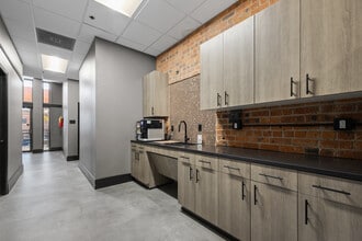 2100 N Main St, Fort Worth, TX for lease Interior Photo- Image 1 of 5