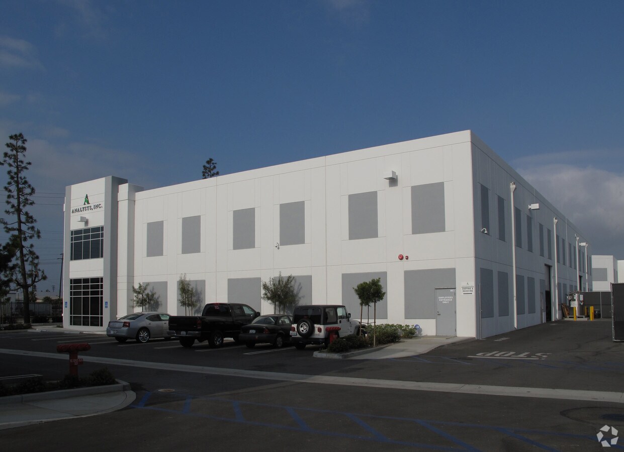 3401 Jack Northrop Ave, Hawthorne, CA