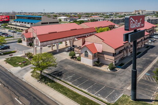 Dual Brand Red Roof Inn HomeTowne Studio - Convenience Store