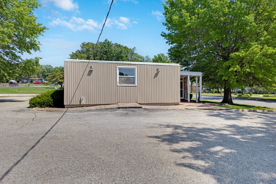 405 Cedar St, Pleasant Hill, MO for sale - Building Photo - Image 2 of 33