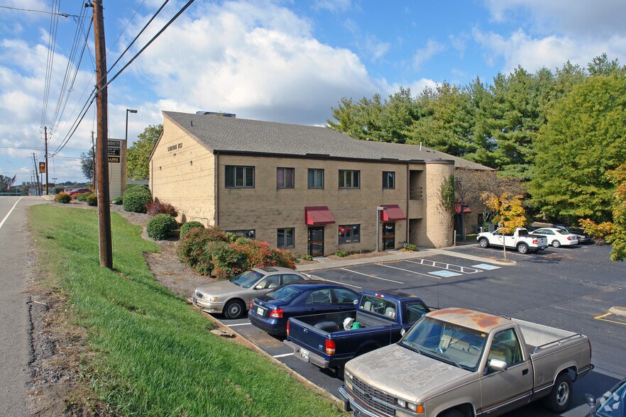 10805 Kingston Pike, Knoxville, TN for lease - Building Photo - Image 2 of 23