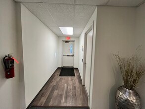 21 Willow Pond Way, Penfield, NY for lease Interior Photo- Image 2 of 6