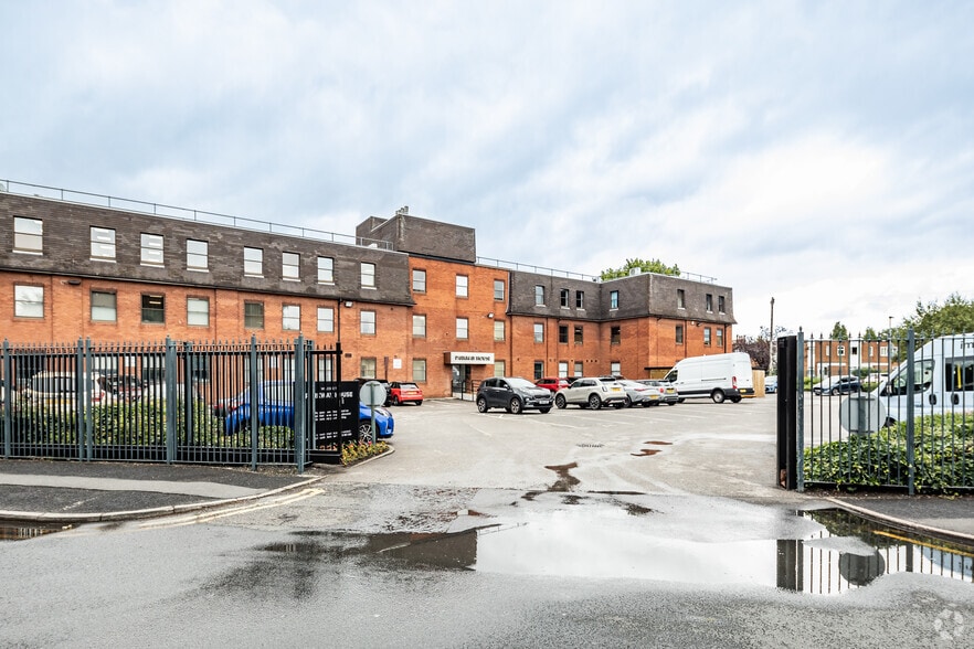 Palatine Rd, Manchester for lease - Building Photo - Image 2 of 8