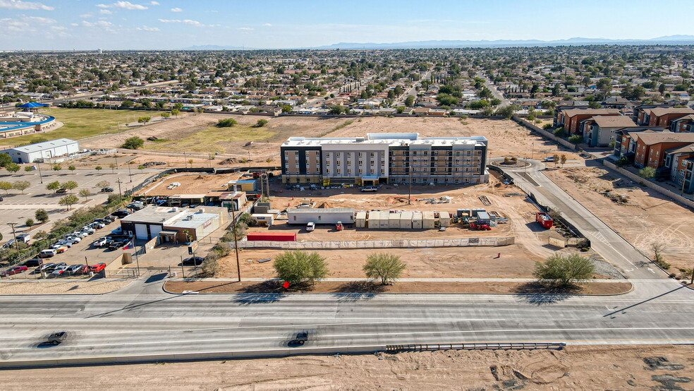 10740 Montana Avenue, El Paso, TX for lease - Building Photo - Image 3 of 7