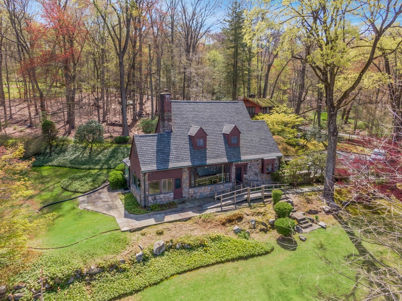 300 Sheldon Ave, Tarrytown, NY for sale - Building Photo - Image 2 of 3