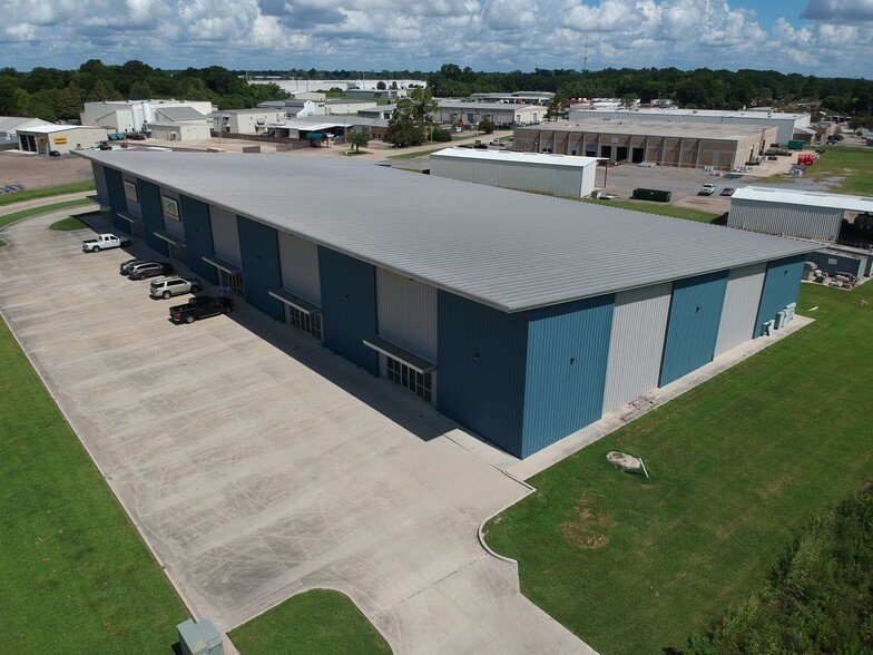 1402 Bridgeview Dr, Port Allen, LA for lease - Building Photo - Image 1 of 13