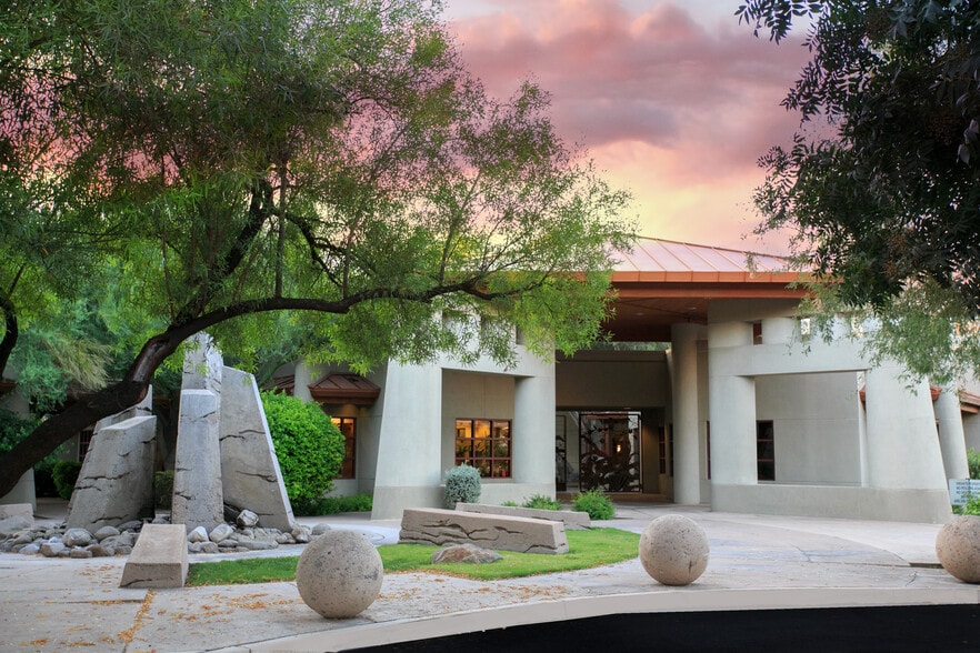 Pusch Ridge Centre portfolio of 2 properties for sale on LoopNet.com - Building Photo - Image 3 of 16