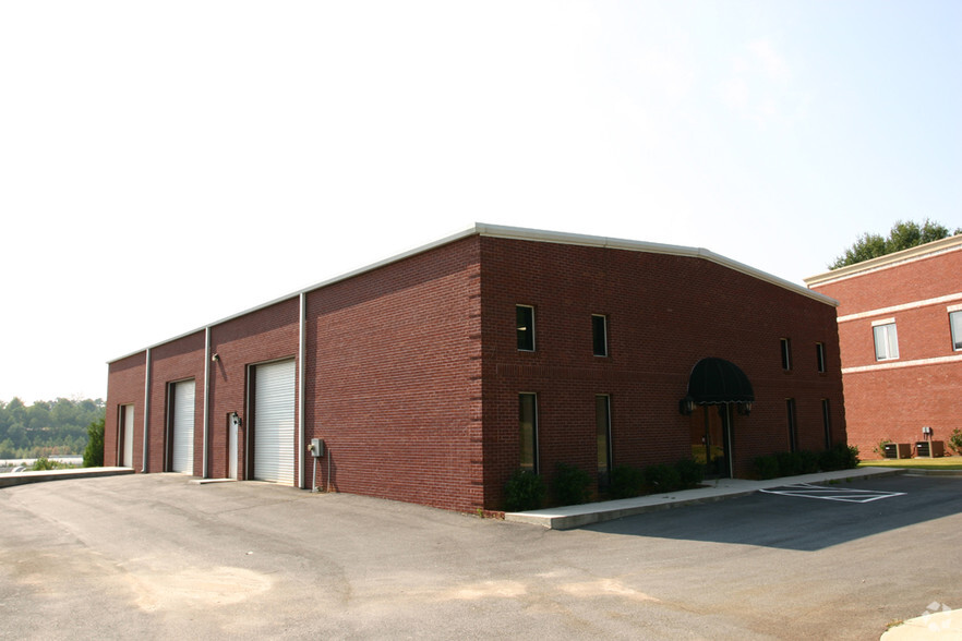 733 Church St, Buford, GA for lease - Building Photo - Image 2 of 3