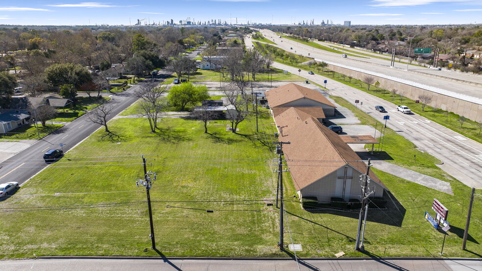 2409 Main St, Baytown, TX for sale - Building Photo - Image 3 of 9